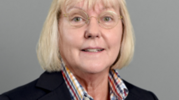 claudia brown headshot